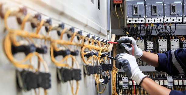 Professional Electrician technician working in Washington, MO